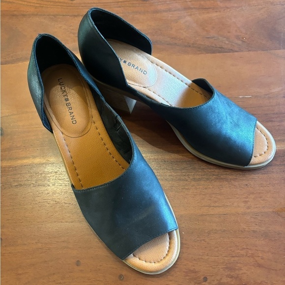 Lucky Brand Raheema Sandals - Picture 1 of 8